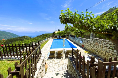 Vafkeri Stone Cottage 01.jpg